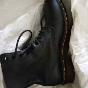 Doc Martens Virginia women's size 9